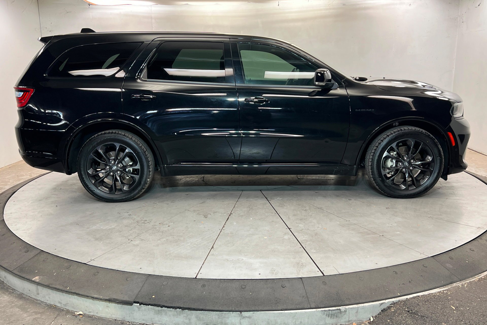 Used 2022 DB Black Clearcoat Dodge R/T image 7