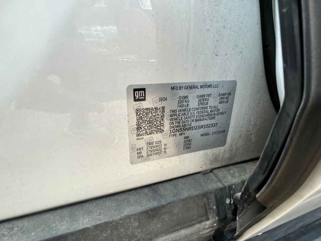 Used 2025 White Chevrolet LT image 9
