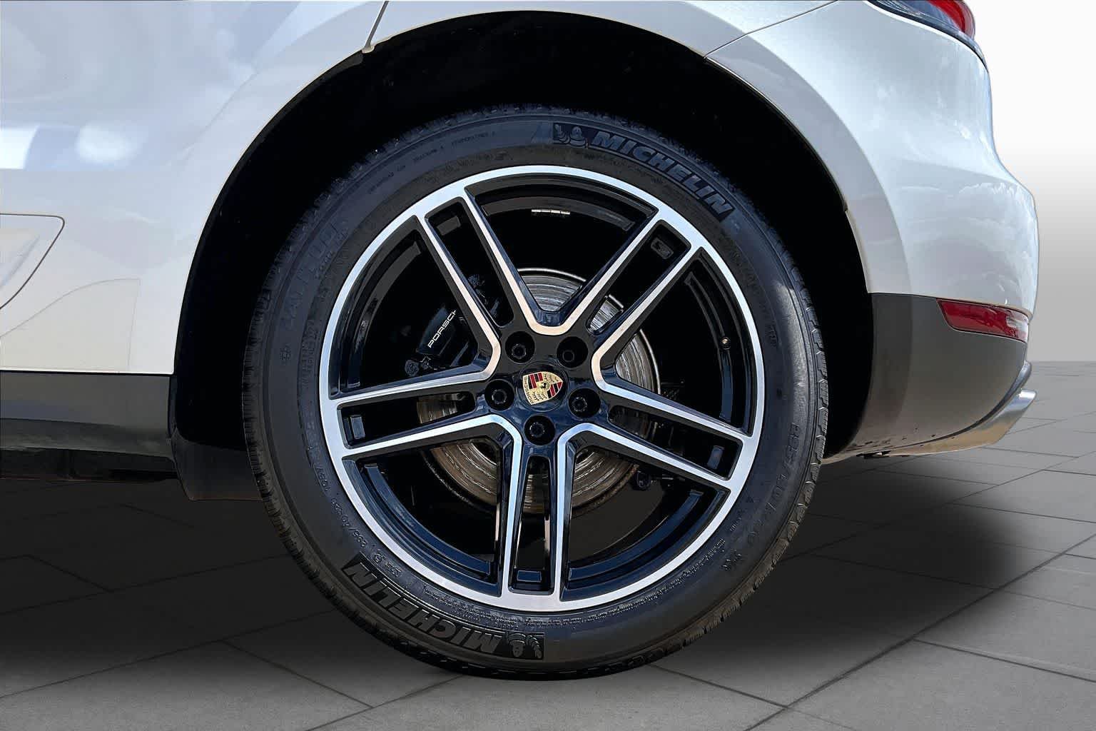 Used 2021 Carrara White Metallic Porsche  image 10
