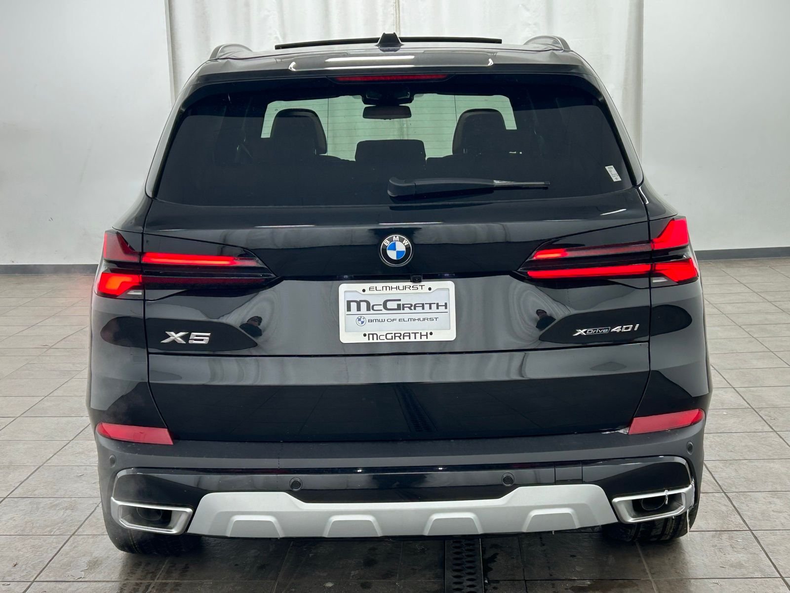 New 2026 Black Sapphire Metallic BMW xDrive40i image 5