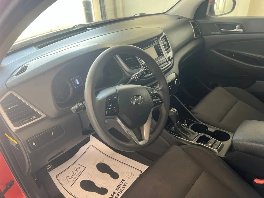 Used 2017 Sunset Hyundai SE image 11