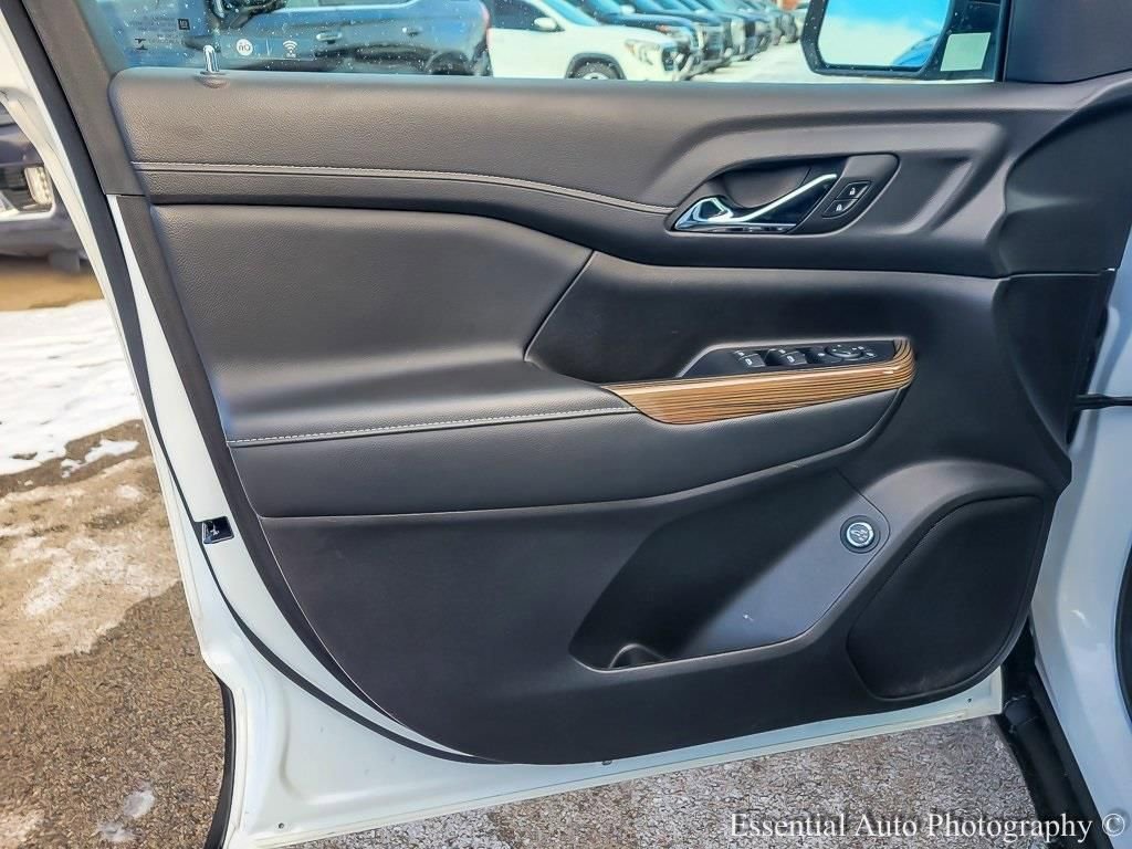 2022 GMC ACADIA - Image 17