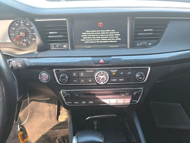 Used 2017 Snow White Pearl Kia Limited image 15