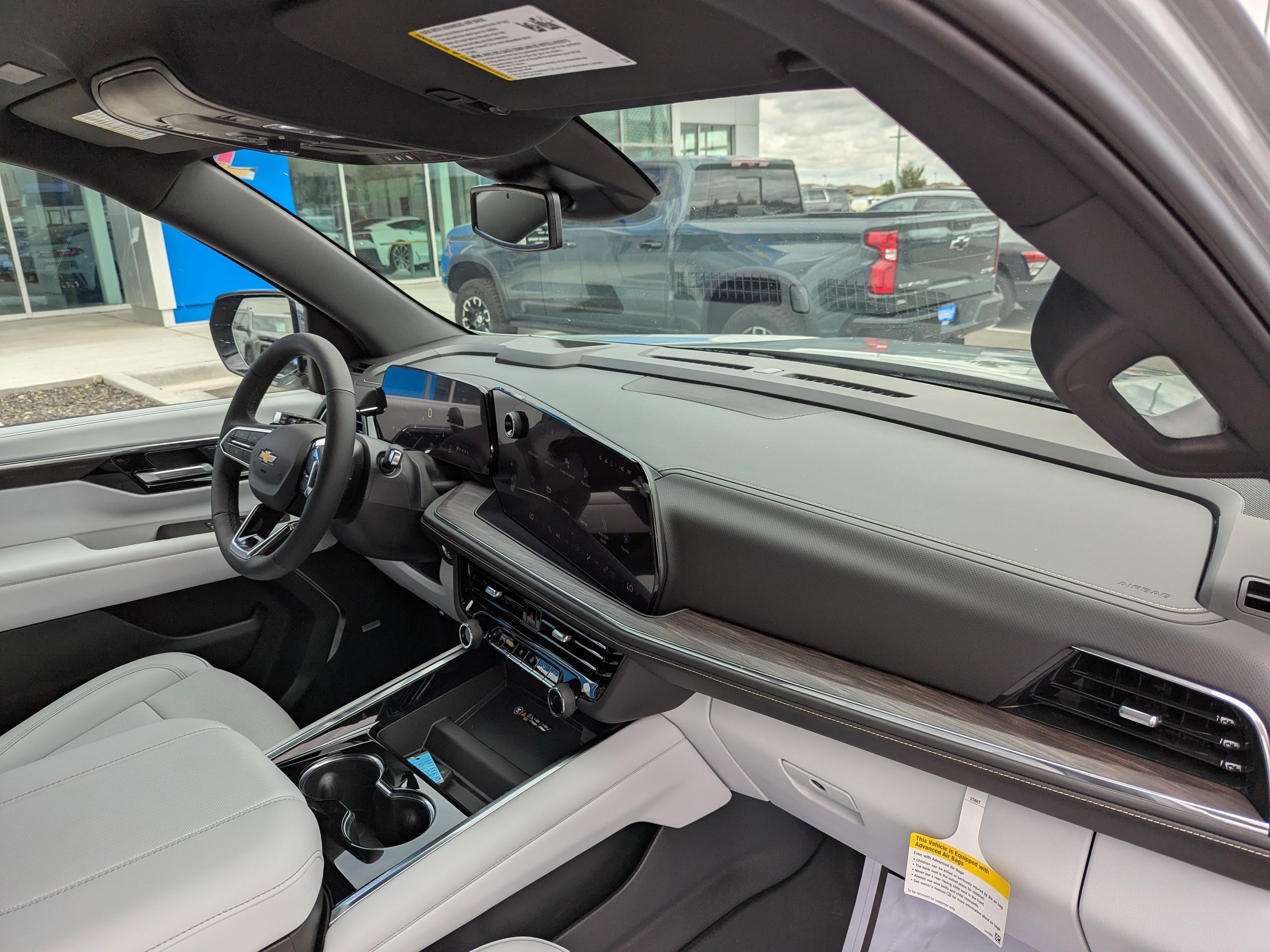 2025 Chevrolet Suburban Premier - Photo 45