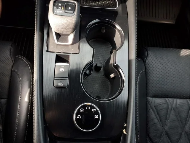Used 2025 Gold Nissan Platinum image 16
