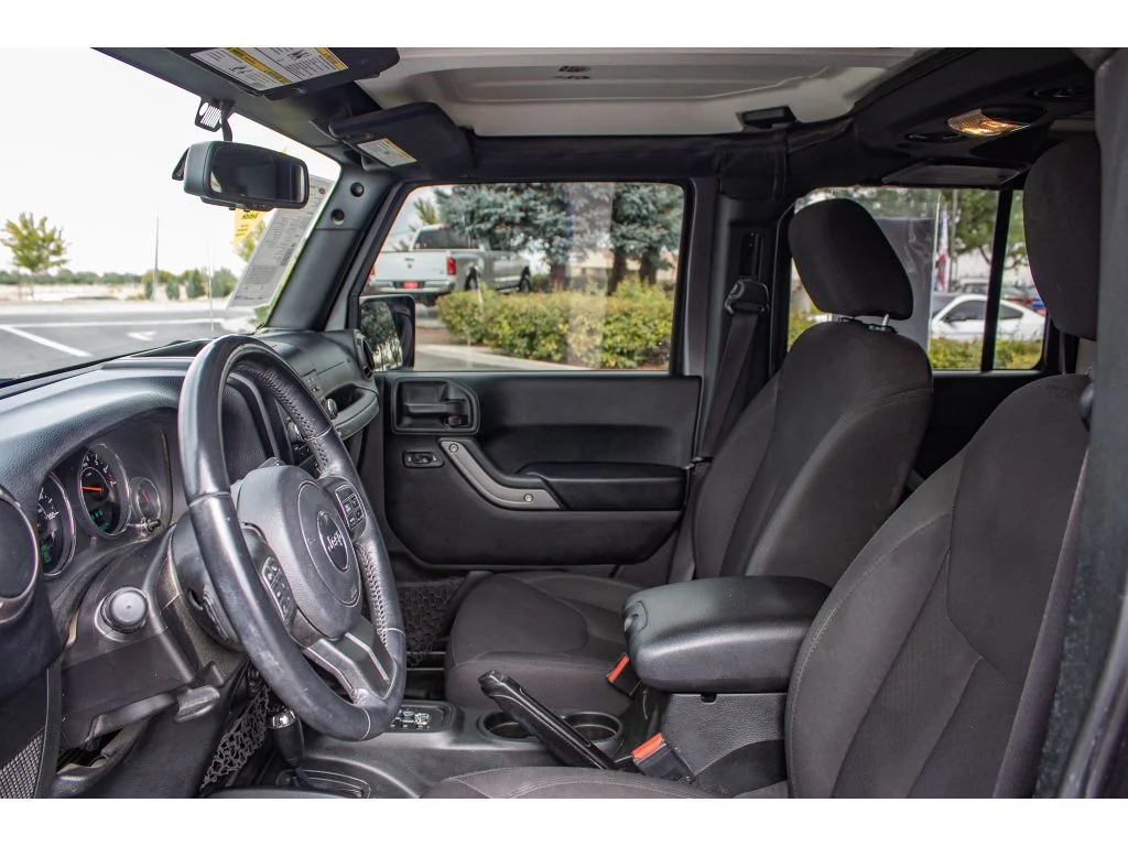 Used 2018 Granite Crystal Metallic Clearcoat Jeep Sport S image 28