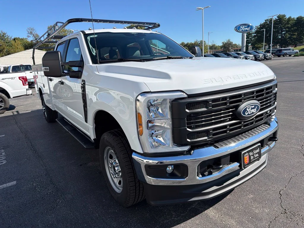 New 2027 Oxford White Ford F-350® XL image 7