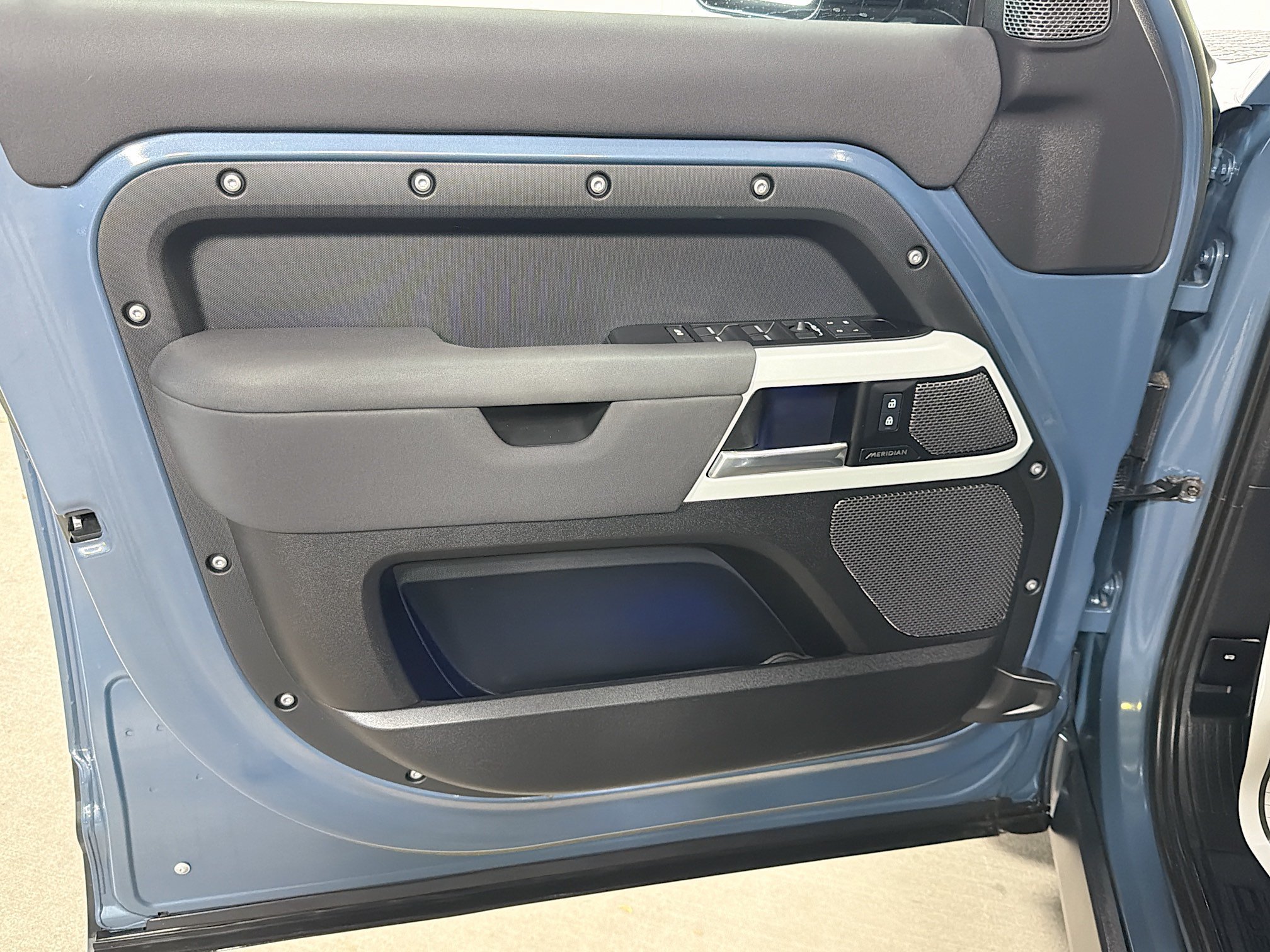 Used 2023 Tasman Blue Metallic Land Rover S image 20