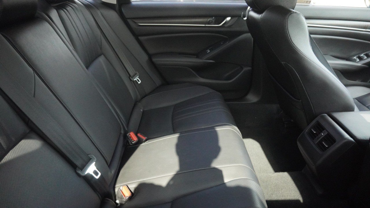 Used 2019 White Honda Touring 2.0T image 12