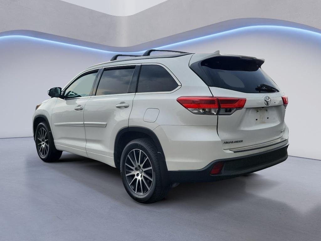 Used 2018 Blizzard Pearl Toyota SE image 8