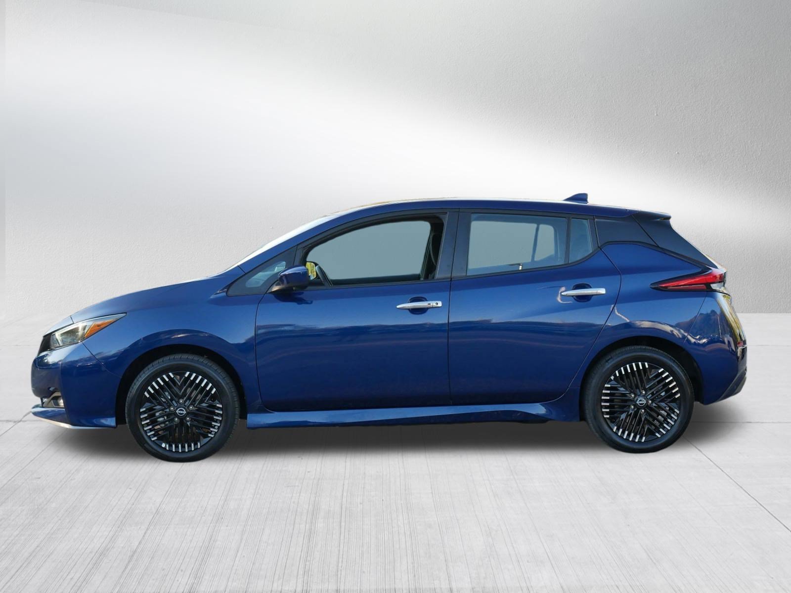 Used 2025 Deep Blue Pearl Nissan SV PLUS image 4