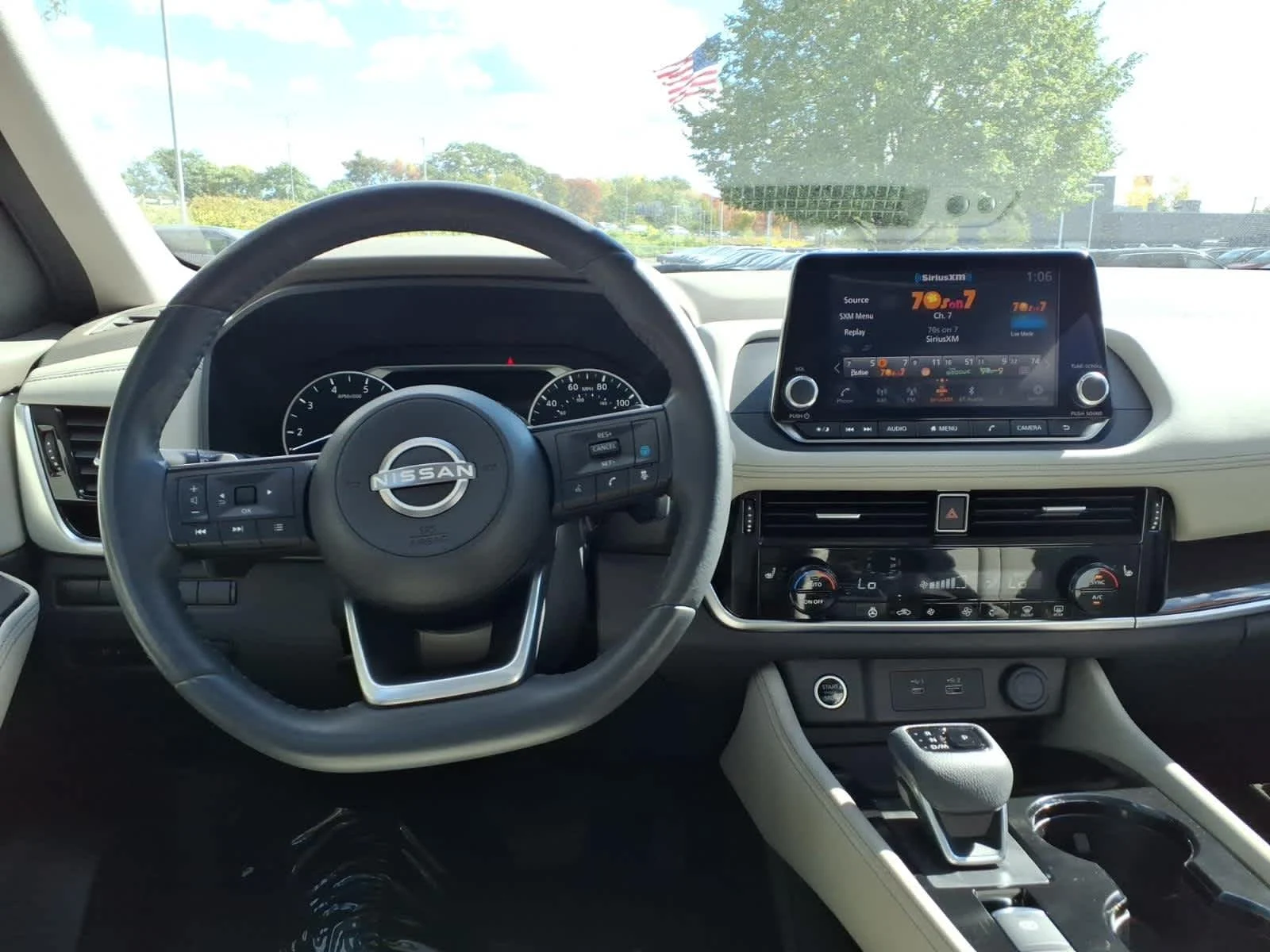 Certified Used 2023 Pearl White Tricoat/Super Black Nissan SL image 14