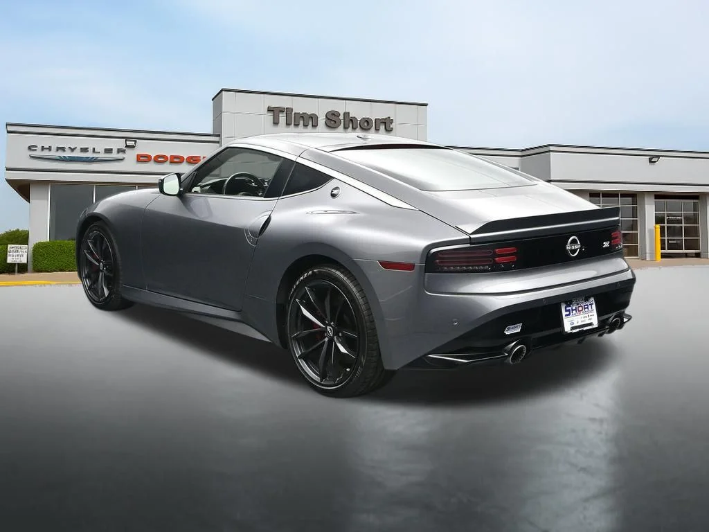 Used 2025 Gray Nissan Performance image 3