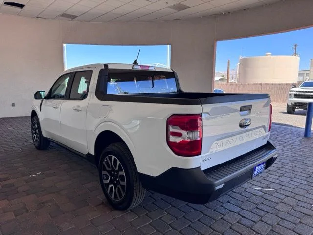Certified Used 2022 Oxford White Ford Lariat image 3