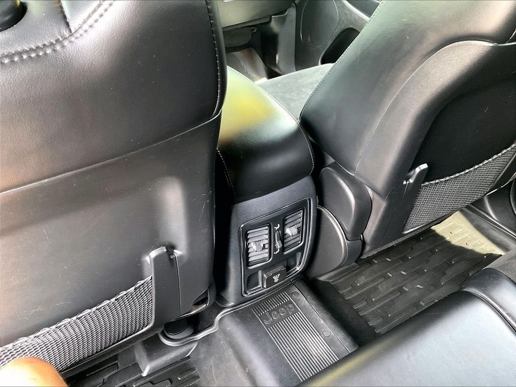 Used 2019 Black Jeep Altitude image 28