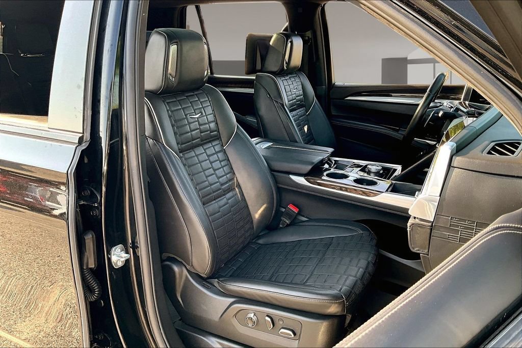 Certified Used 2025 Black Raven Cadillac Sport Platinum image 7