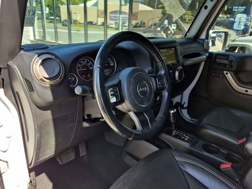 Used 2016 White Jeep Unlimited Sahara image 10