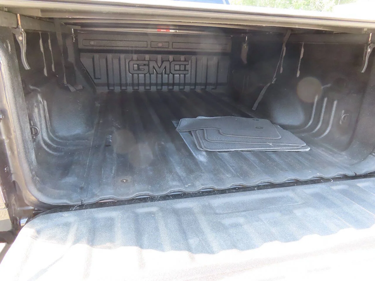 Used 2021 Onyx Black GMC Elevation 4x4 4dr Crew Cab 5 ft. SB image 7