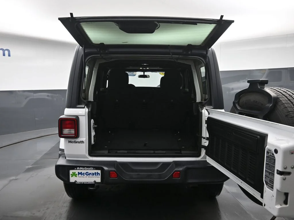 Used 2020 White Jeep Unlimited Sahara image 12