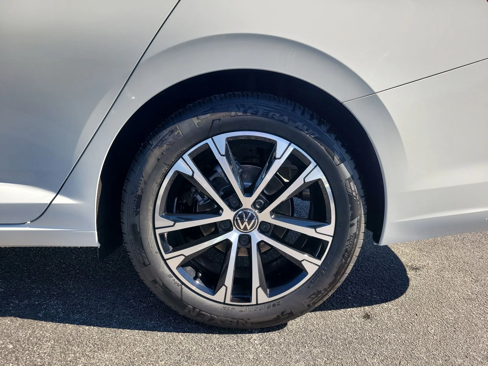 New 2026 Pure White Volkswagen 1.5T Sport image 9