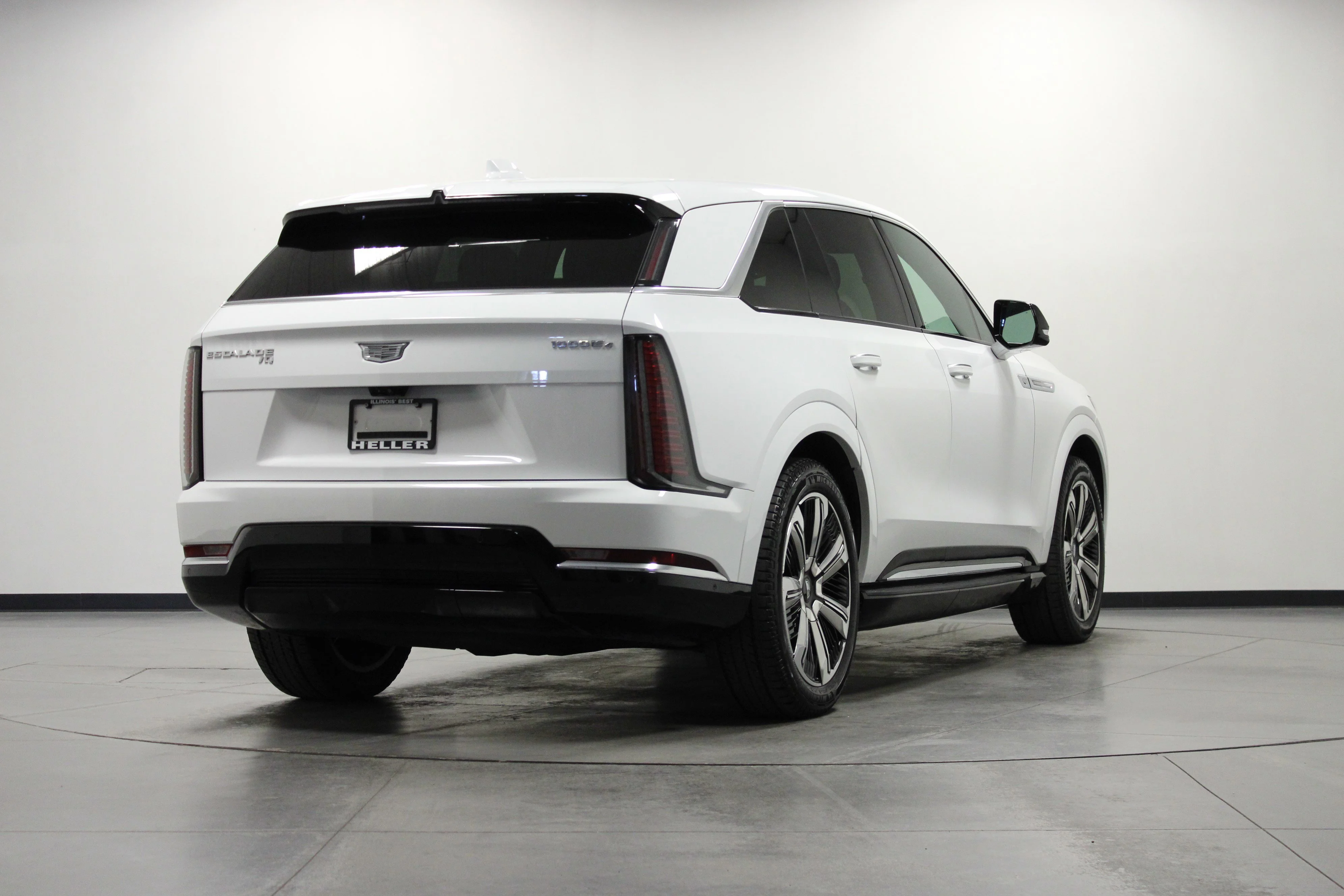 Used 2025 Summit White Cadillac Luxury 2 image 4