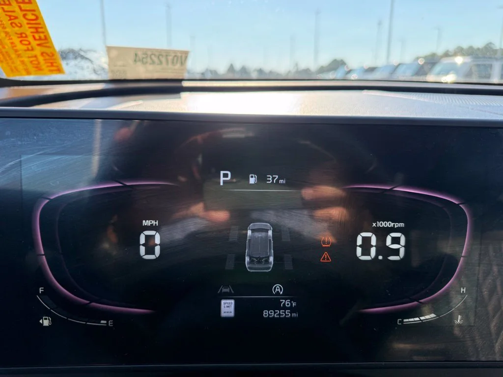 Used 2023 White Kia X-Line image 17