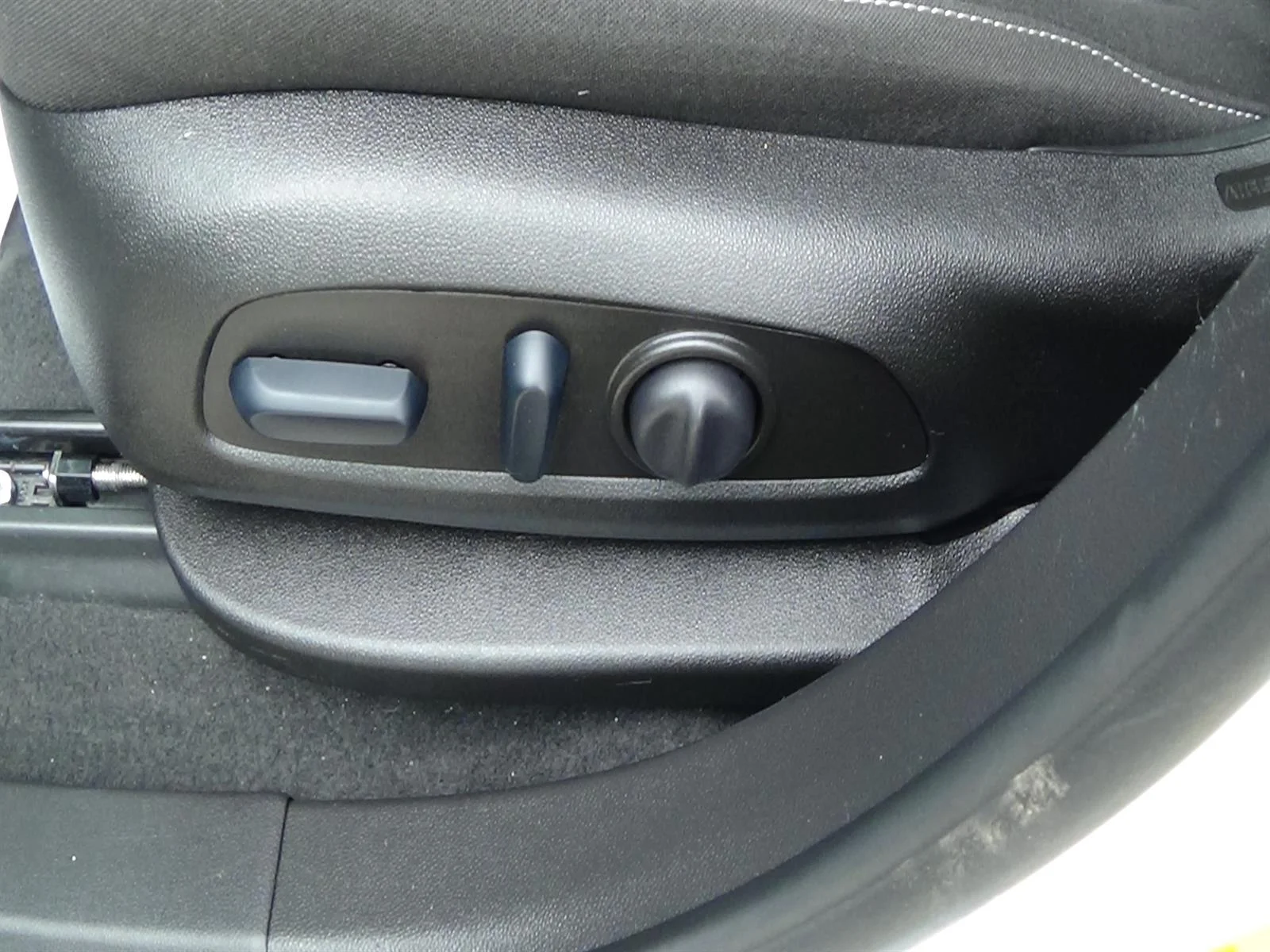 Used 2025 Summit White (gaz) Chevrolet LT image 16