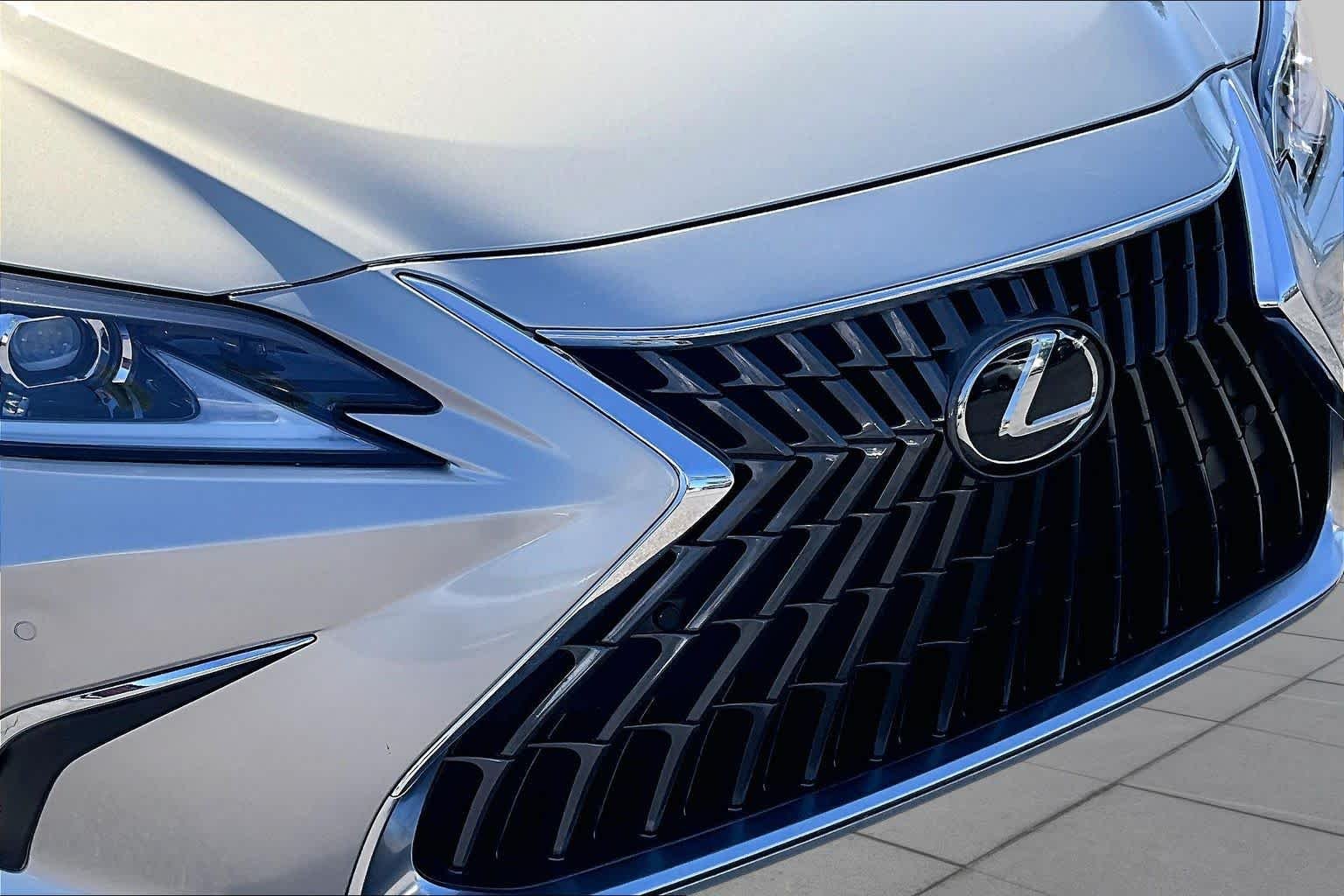 Used 2023 Moonbeam Beige Metallic Lexus  image 28