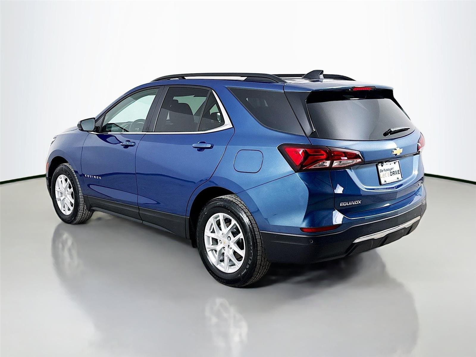 Used 2024 Lakeshore Blue Metallic Chevrolet LT image 7