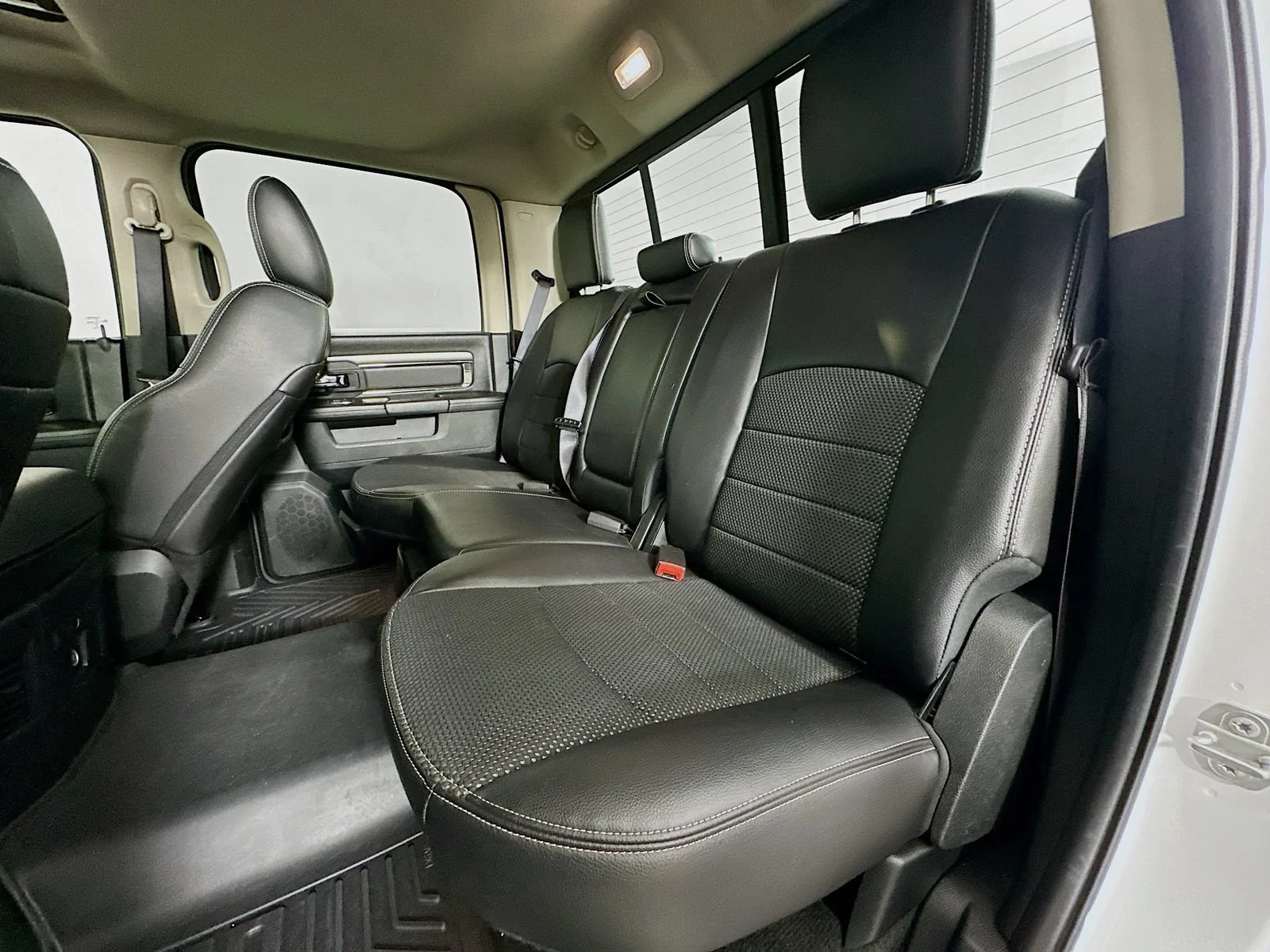 Used 2017  Ram Sport image 25