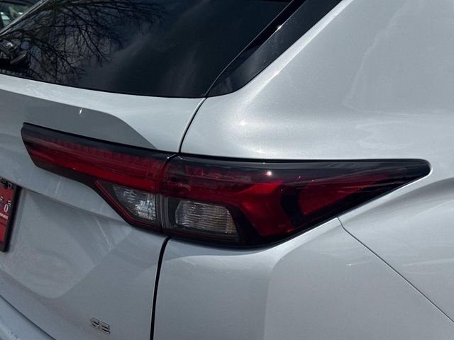 Used 2024  Mitsubishi SE image 13