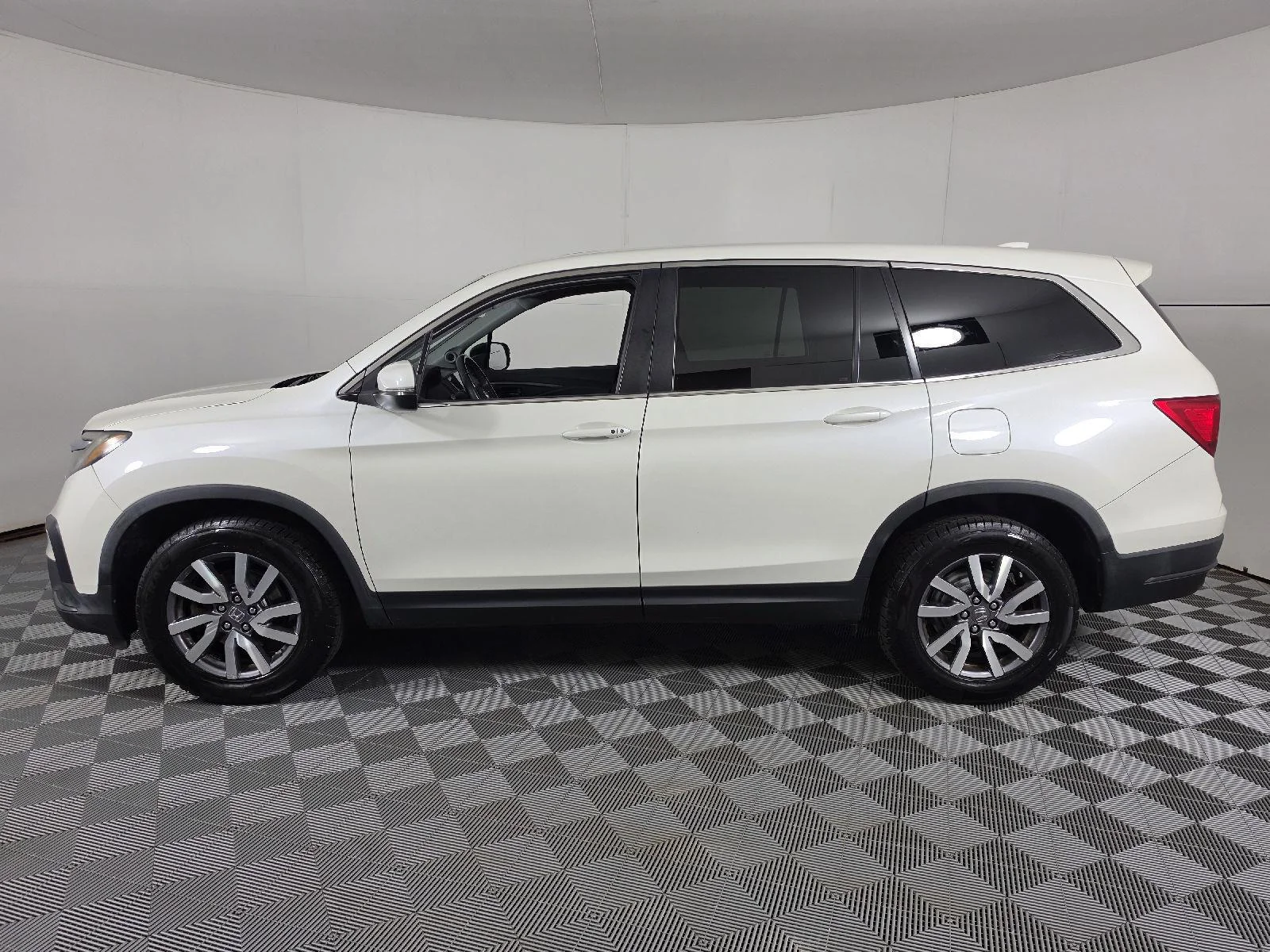 Used 2019 White Diamond Pearl Honda EX-L image 8