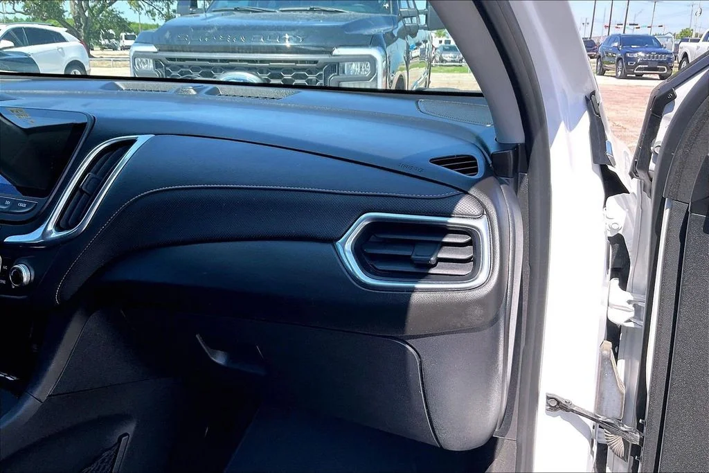 Used 2018 Beige Chevrolet Premier image 23