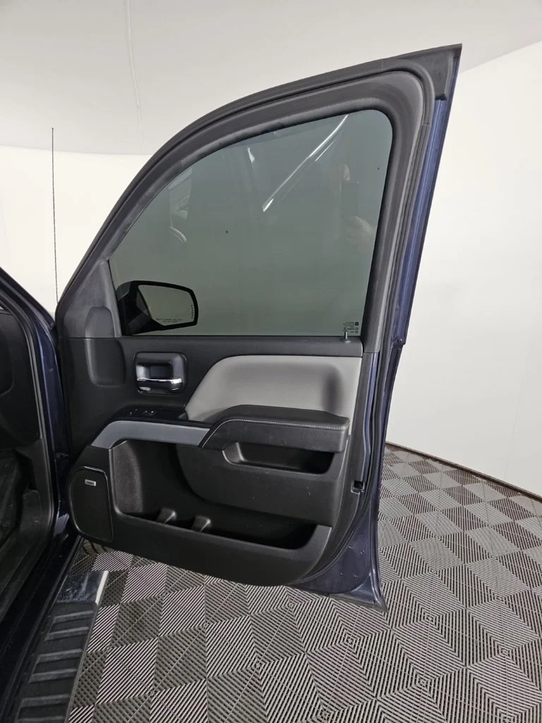 Used 2018 Blue Chevrolet LTZ image 20