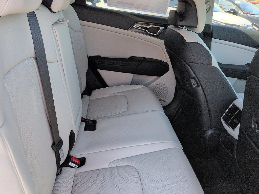 New 2027 Fusion Black Kia EX image 8