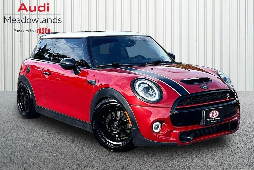 Used 2016 Red MINI Base image 3