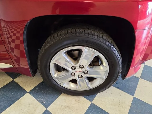 Used 2015 CRYSTAL RED TINTCOAT GMC Denali image 9