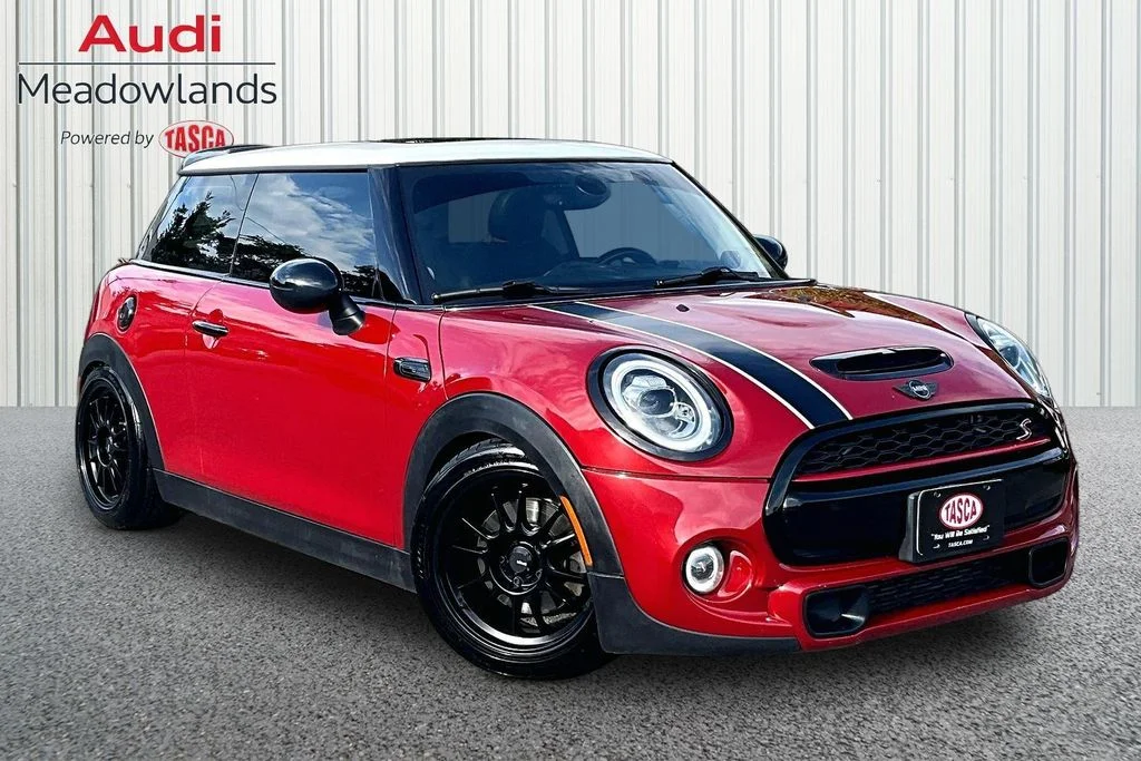 Used 2016 Red MINI Base image 3