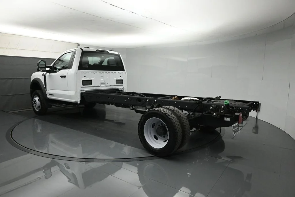 New 2025 Oxford White Ford XL image 7
