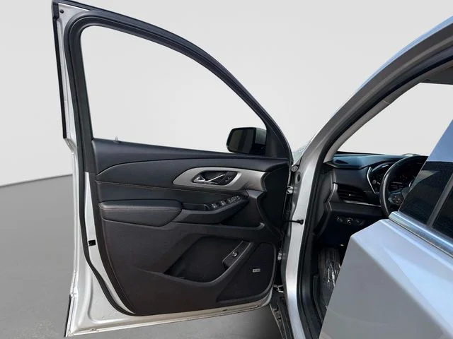 Used 2020 Silver Chevrolet 3LT image 21