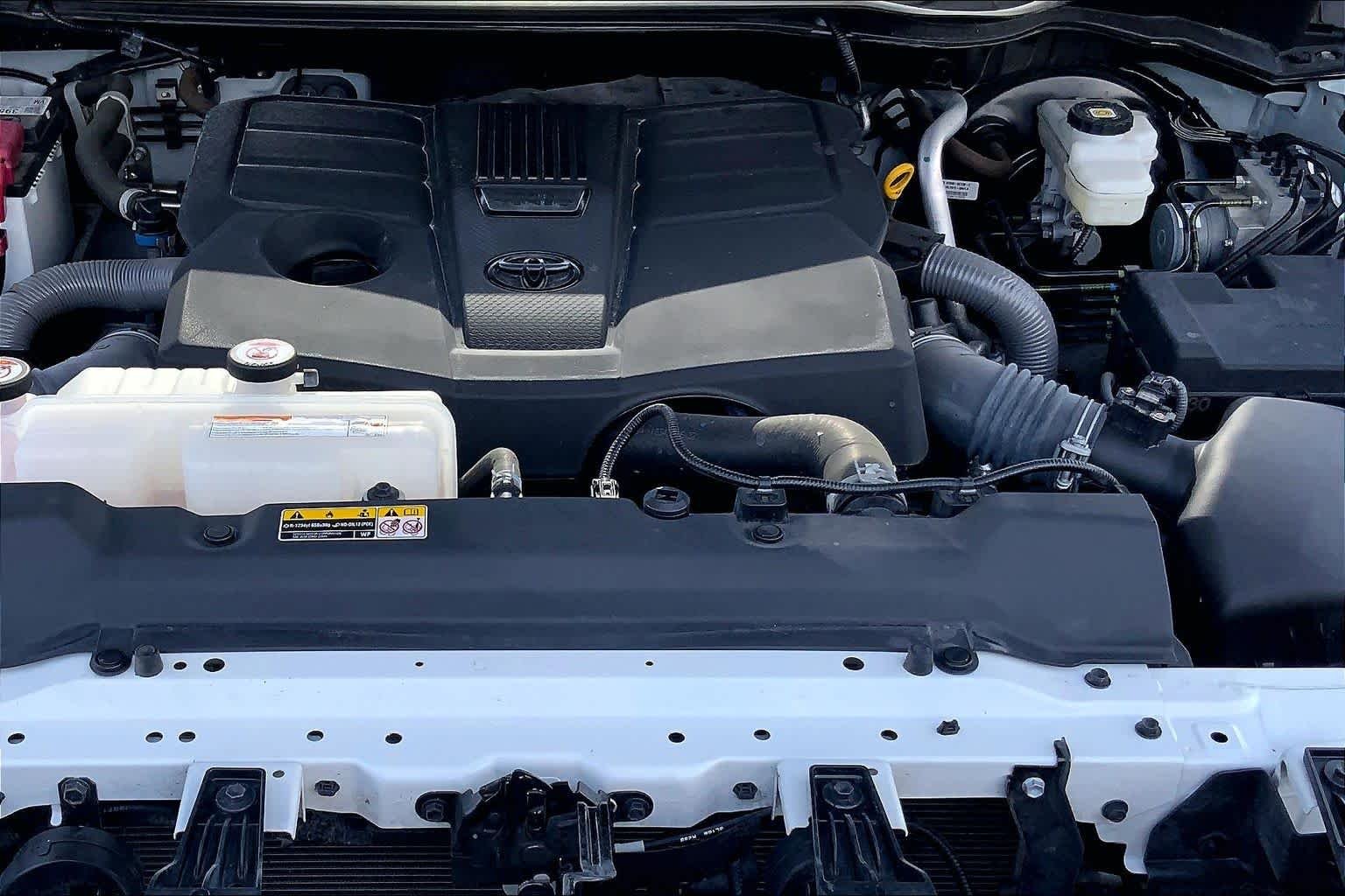 Used 2024 Ice Cap Toyota SR5 image 29