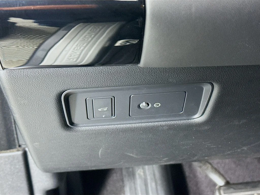 Used 2019 Ethereal Metallic Land Rover HSE Dynamic image 11