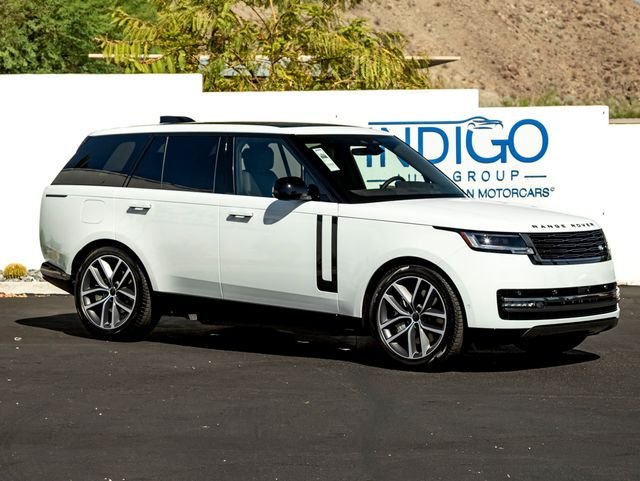 New 2026 Fuji White Land Rover SE image 4