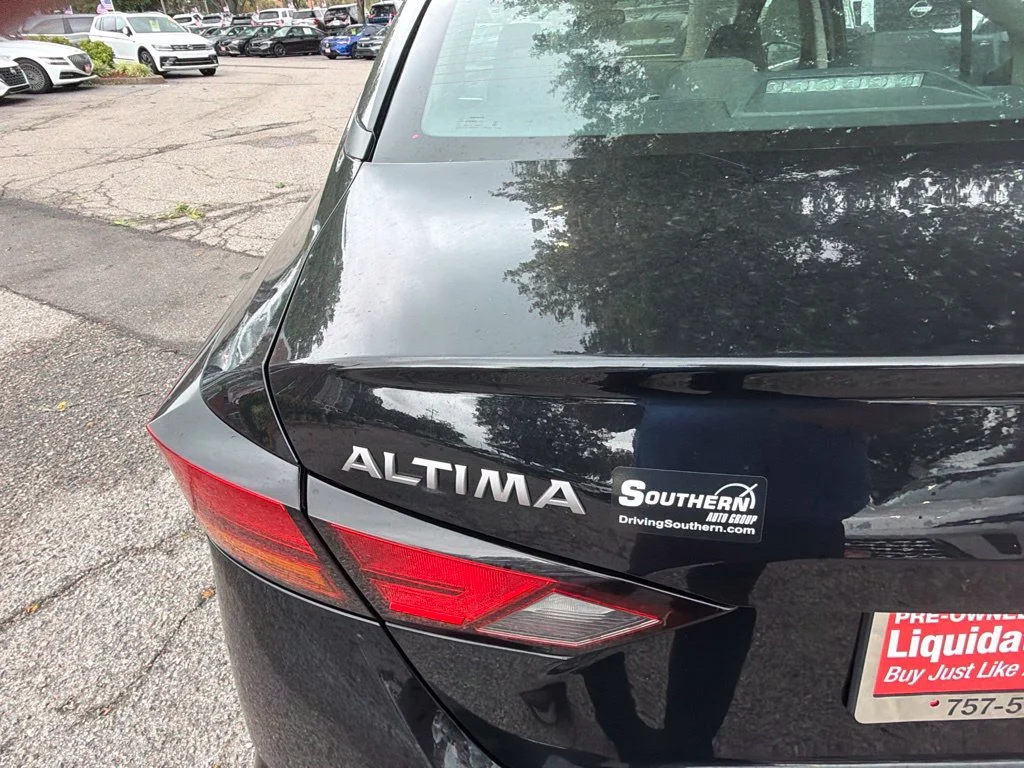 Used 2025 Black Nissan 2.5 SV image 8