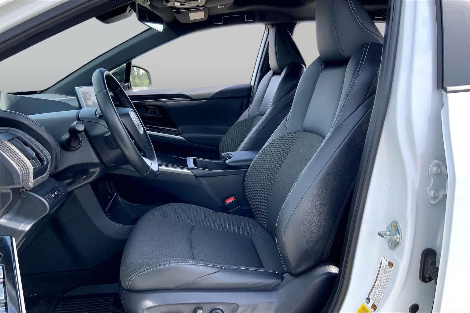 Used 2025 Wind Chill Pearl Toyota XLE image 7