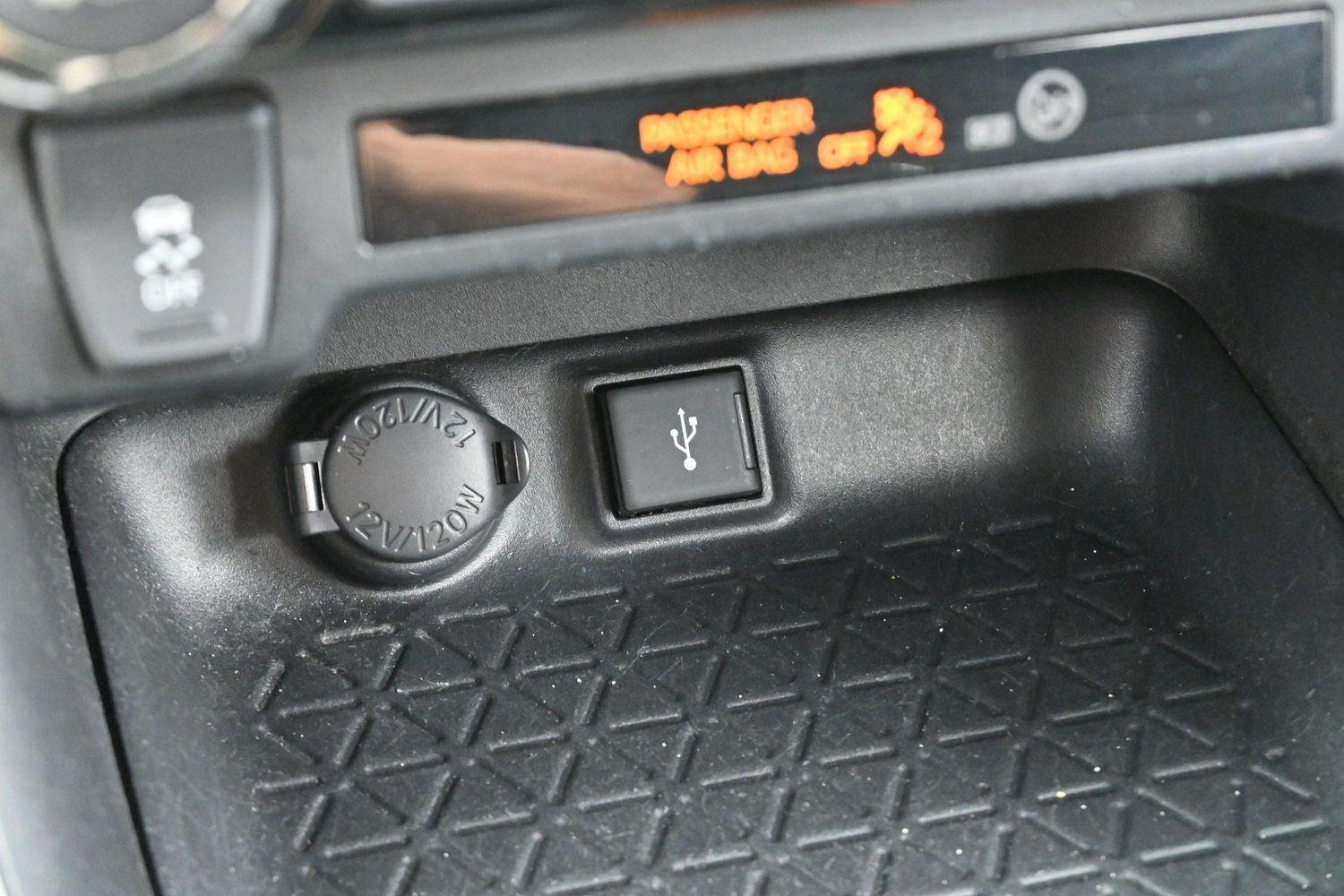 Used 2022 White Toyota XLE image 23