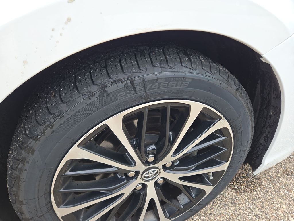 Used 2018 Super White Toyota SE image 24