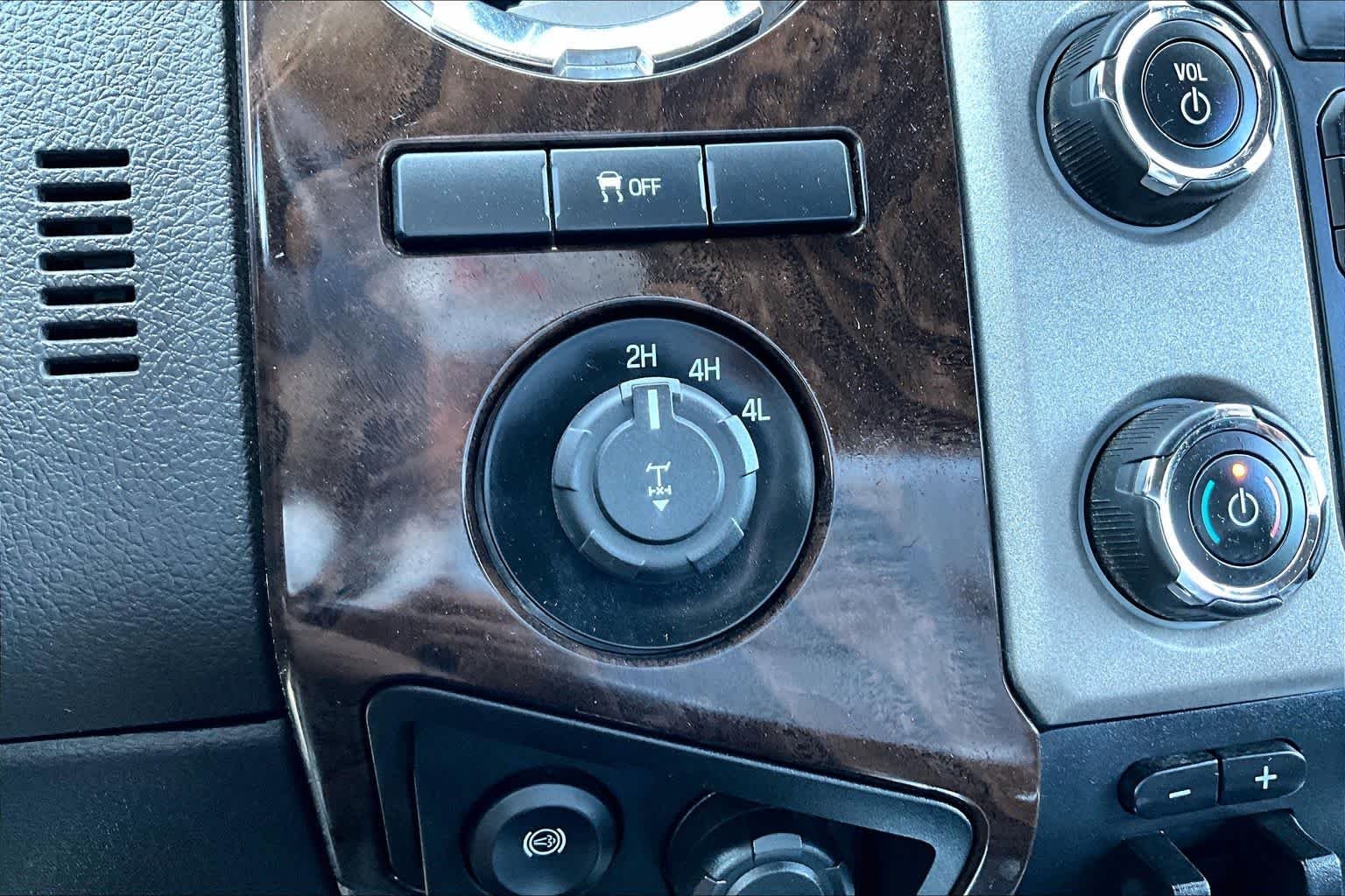 Used 2015 Ingot Silver Metallic Ford Platinum image 35
