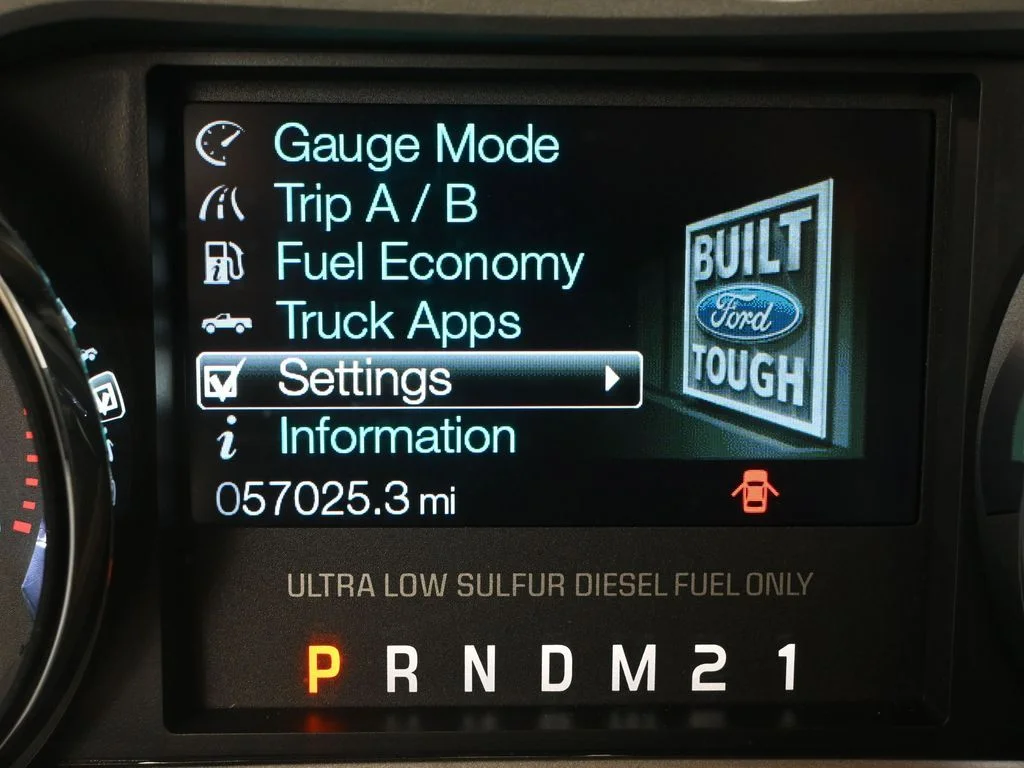 Used 2015 White Ford Lariat image 23