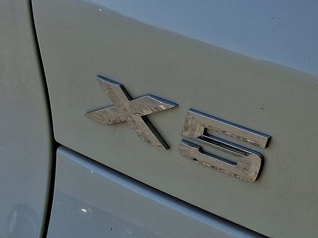 Used 2025 White Metallic BMW xDrive40i image 29